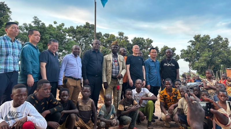 从尊重和沟通开始，紫金矿业团队获得刚果（金）manono社区村民欢迎