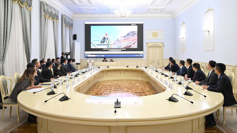 吉尔吉斯斯坦总理阿·扎帕罗夫会见紫金矿业总裁邹来昌